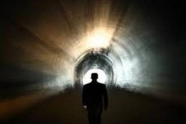 Το επικίνδυνο πρόσωπο του σκοταδισμού – Ο Τραμπ, ο κοροναϊός και τα «μαντζούνια»