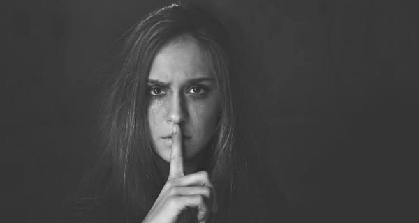 Η πρόκληση του να είσαι γυναίκα : Από τον δημόσιο σεξιστικό λόγο μέχρι τις εργασιακές συνθήκες