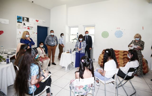 ΠτΔ σε ασυνόδευτα προσφυγόπουλα: «Τα δύσκολα πρέπει να τα αφήσετε πίσω»