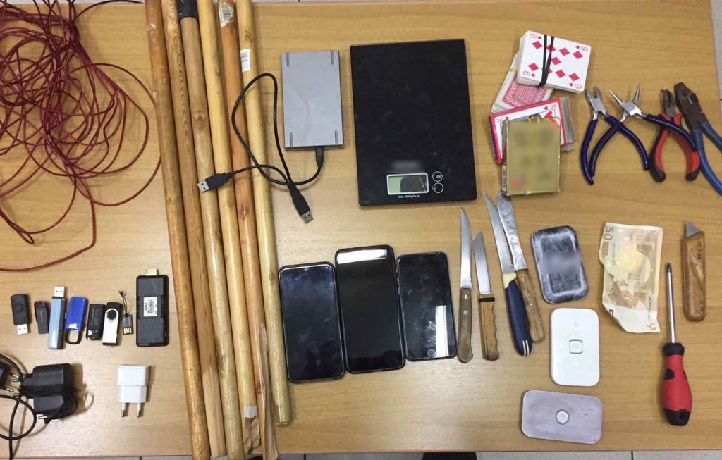 Ολονύχτιες έρευνες στον Κορυδαλλό: Μαχαίρια, κινητά και στα κελιά της 17Ν & Πυρήνων