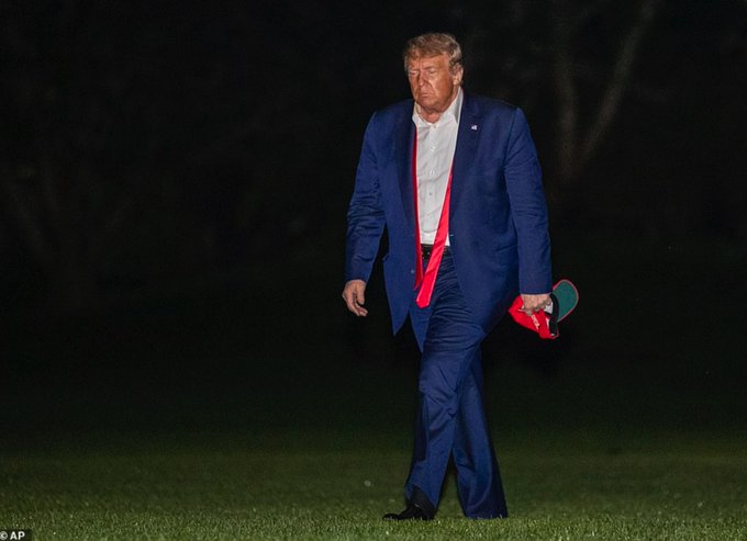 Τραμπ : Σάλος στις ΗΠΑ για το «περπάτημα της ντροπής» μετά το φιάσκο της Τούλσα