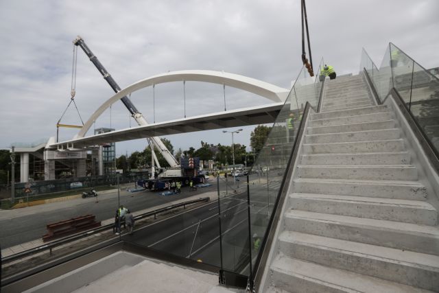 Άλιμος: Τοποθετήθηκε η νέα πεζογέφυρα στη λεωφόρο Ποσειδώνος - Οι κυκλοφοριακές ρυθμίσεις