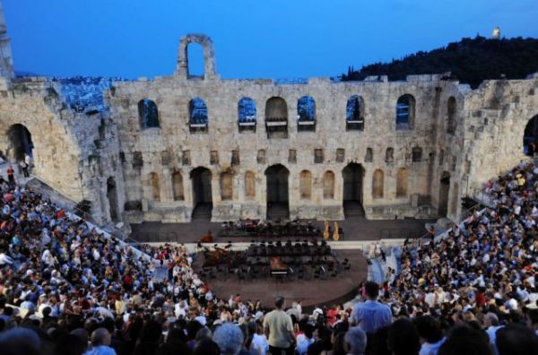 Μενδώνη: Με 75% πληρότητα όλες οι υπαίθριες εκδηλώσεις ζωντανού θεάματος