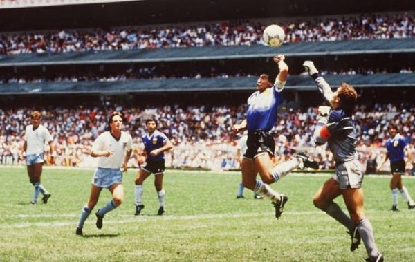 22 Ιουνίου 1986 : Το χέρι του «Θεού», το γκολ του αιώνα από τον Μαραντόνα