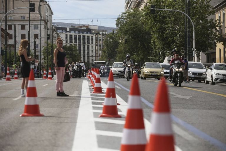 Κίνηση : «Ασφυξία» στους δρόμους γύρω από το Σύνταγμα – Καθυστερήσεις στην Αττική Οδό