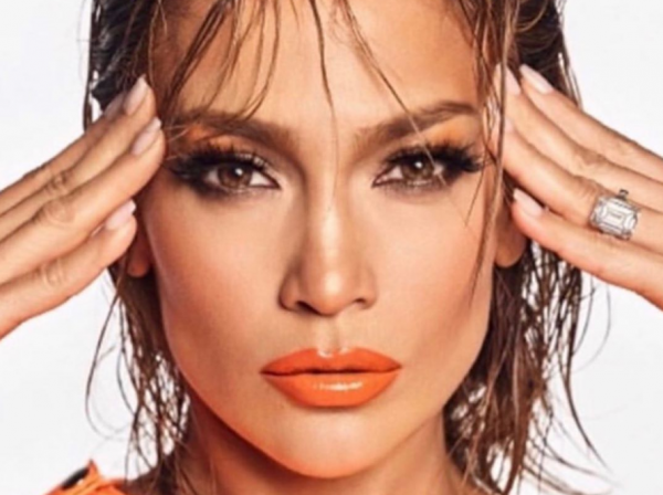 Τζένιφερ Λόπεζ : Η selfie που «έριξε» το Instagram