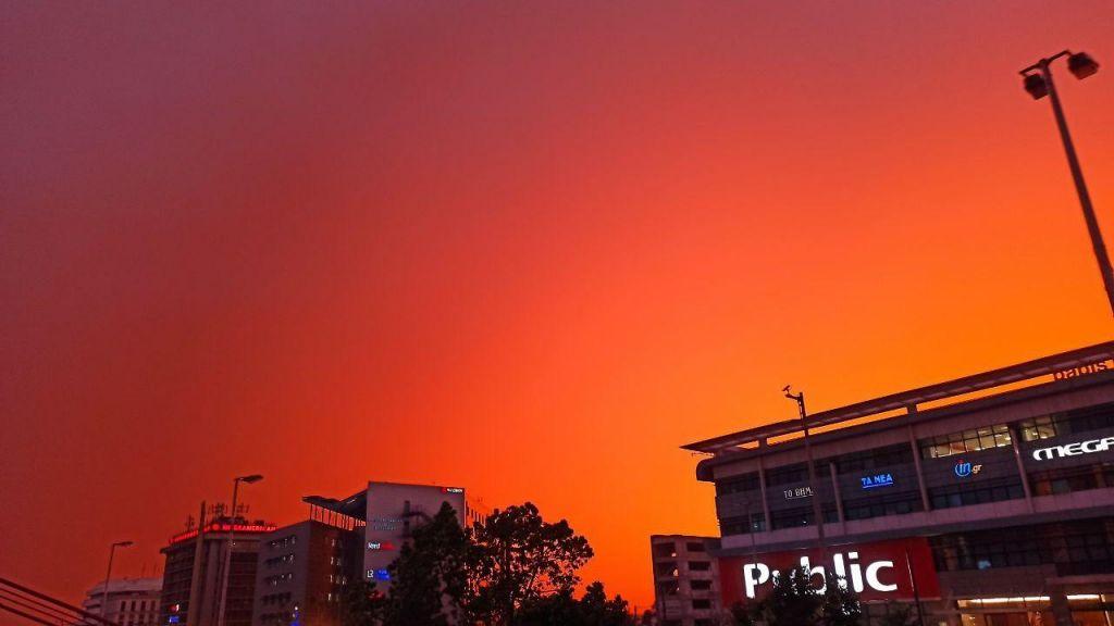 Μοναδικό: Σκόνη και ηλιοβασίλεμα «έβαψαν» πορτοκαλί τον ουρανό της Αττικής