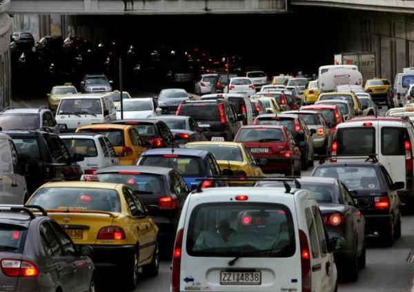 Κίνηση : Μποτιλιάρισμα χιλιομέτρων στην Κατεχάκη μετά από τροχαίο στον Καρέα