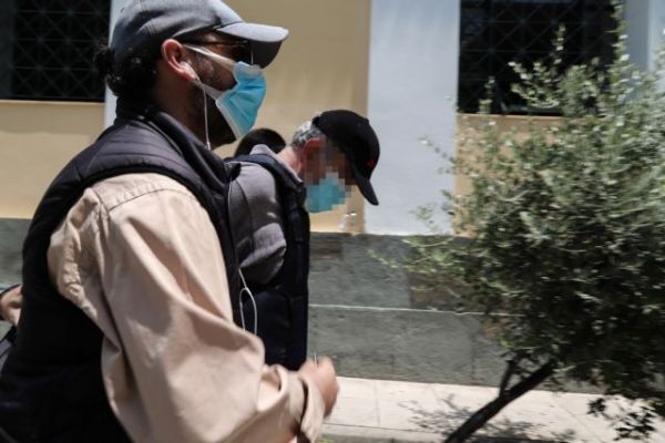 Ψευτογιατρός : Νέα έρευνα των αστυνομικών στο σπίτι του – Τι βρήκαν