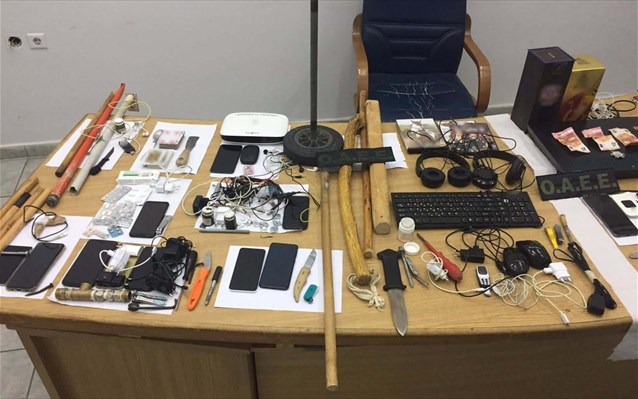 Ναρκωτικά, σουβλιά, κινητά και... ρούτερ βρέθηκαν σε κελιά στον Κορυδαλλό