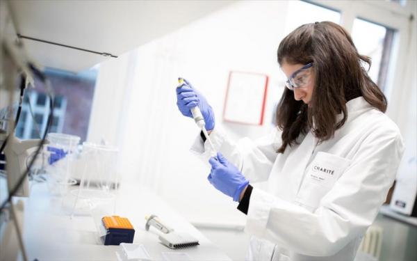 Κοροναϊός : Απόσυρση της αμφιλεγόμενης μελέτης για την υδροξυχλωροκίνη ζητούν συγγραφείς της