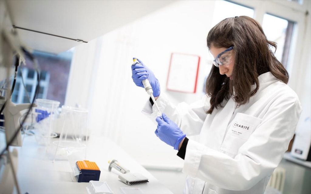 Κοροναϊός : Απόσυρση της αμφιλεγόμενης μελέτης για την υδροξυχλωροκίνη ζητούν συγγραφείς της