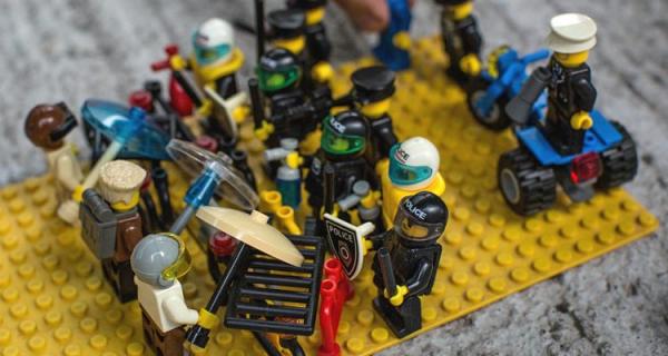 «Φρένο» στην προώθηση σετ παιχνιδιών με αστυνόμους