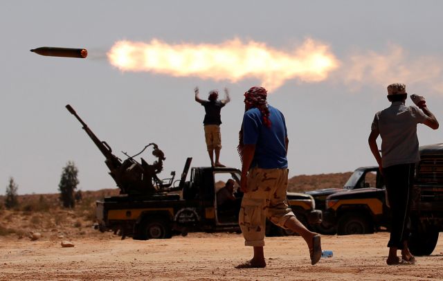 Μαίνονται οι συγκρούσεις στη Λιβύη: Πέντε νεκροί σκοτώθηκαν από ρουκέτες