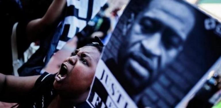 Ποιοι και γιατί «ελληνοποίησαν» τη δολοφονία του Τζορτζ Φλόιντ