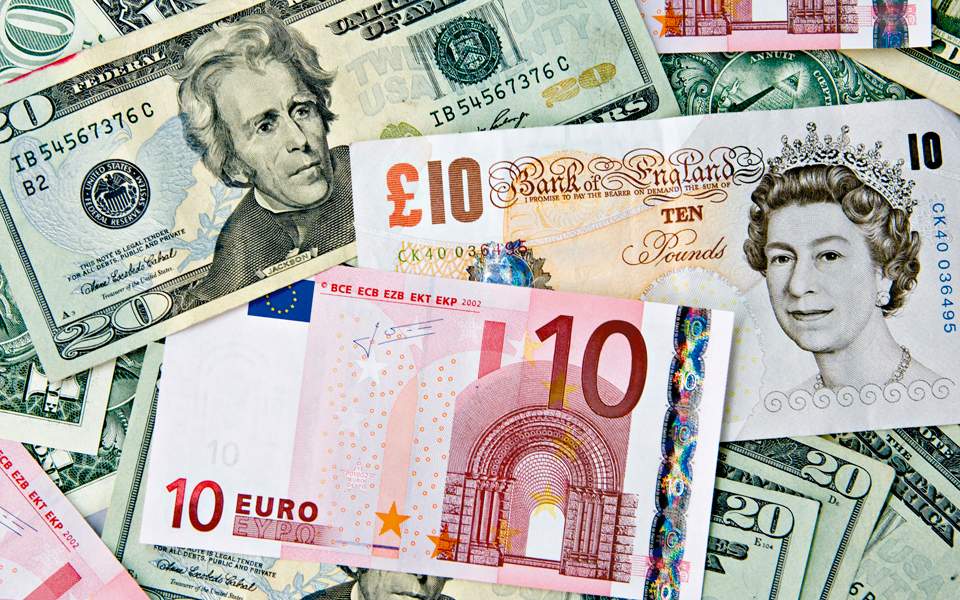 Sterling weakens as euro rises, Brexit risks linger