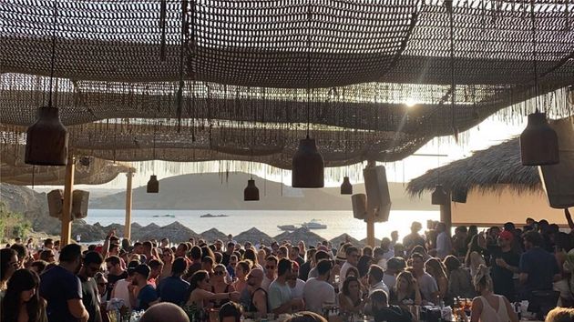 «Καμπανάκι» ειδικών: Δεν αποκλείουν νέο lockdown σε νησί ή περιοχή με πολλά κρούσματα