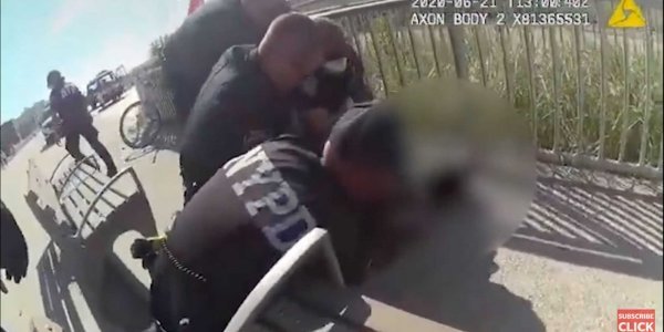 Νέα Υόρκη: Νέο περιστατικό αστυνομικής βίας – Τραυμάτισαν αφροαμερικανό με κεφαλοκλείδωμα
