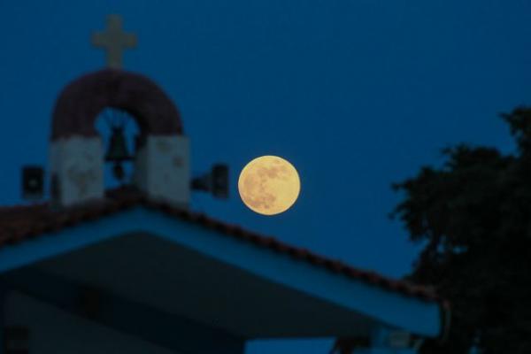 «Πανσέληνος της Φράουλας» και έκλειψη Σελήνης απόψε – Ορατά και από την Ελλάδα