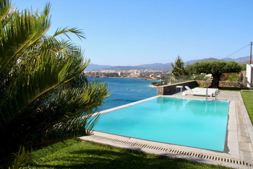 Τουρισμός : Ανοίγουν τις πόρτες τους τα ξενοδοχεία