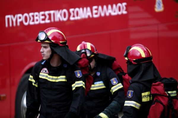 Φωτιά στην Κάρυστο – Συναγερμός στην Πυροσβεστική
