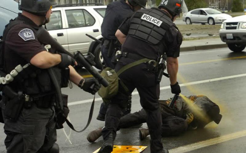 Ο κυβερνήτης του Κολοράντο βάζει τέλος στην ασυλία αστυνομικών
