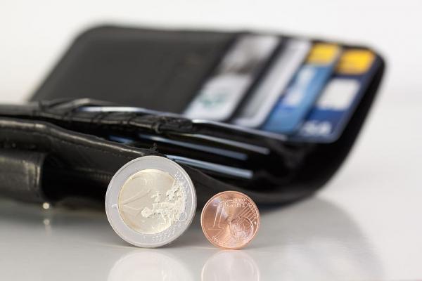 Μακροχρόνιο το οικονομικό πλήγμα για τα νοικοκυριά από τον κοροναϊό