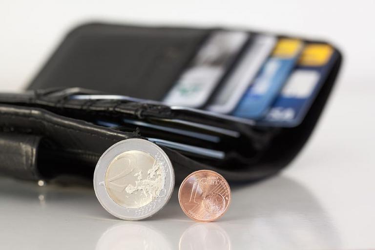 Μακροχρόνιο το οικονομικό πλήγμα για τα νοικοκυριά από τον κοροναϊό