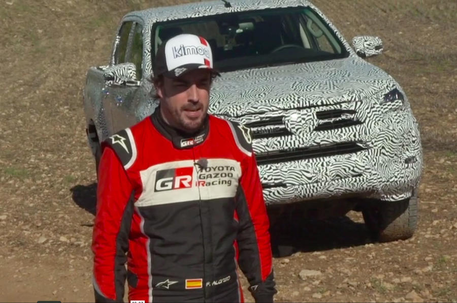 Το ανανεωμένο Toyota Hilux δια χειρός… Fernando Alonso