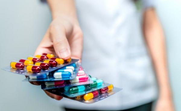 ΠΙΣ: Απαράδεκτη η αναστολή του νόμου για υποχρεωτική συνταγογράφηση των αντιβιοτικών