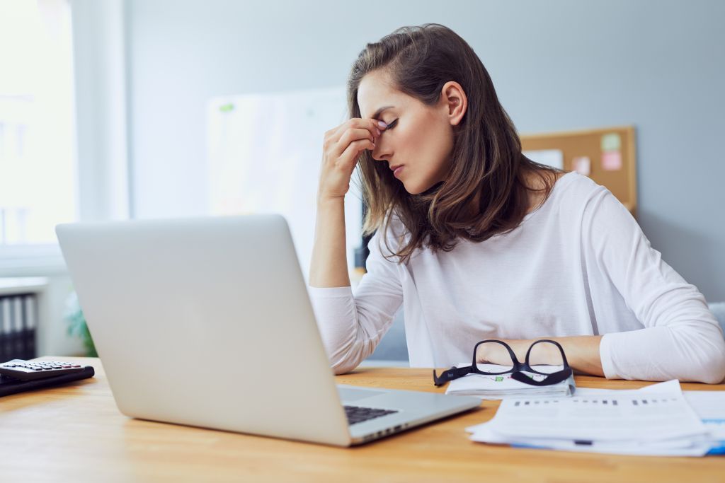 Anti-stress: Πώς θα χαλαρώσετε χωρίς να σηκωθείτε από το γραφείο σας