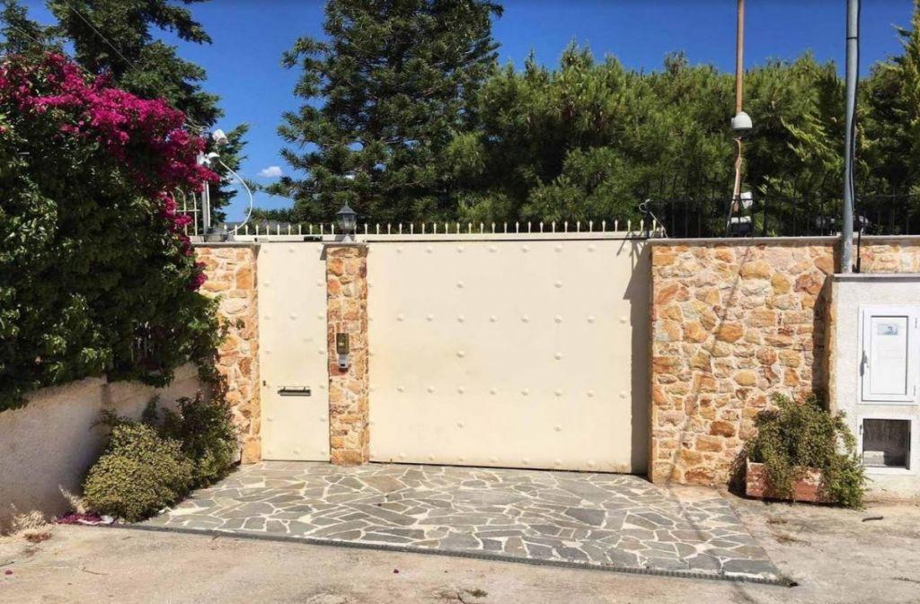 Ψευτογιατρός: To «επιστημονικής φαντασίας» βιογραφικό του – «Κολλητός του Μπους με καμένα πτυχία»