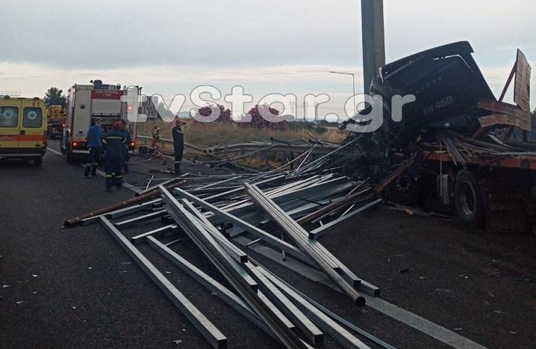 Κλειστή η Αθηνών Λαμίας στα Οινόφυτα λόγω του τροχαίου στο Σχηματάρι