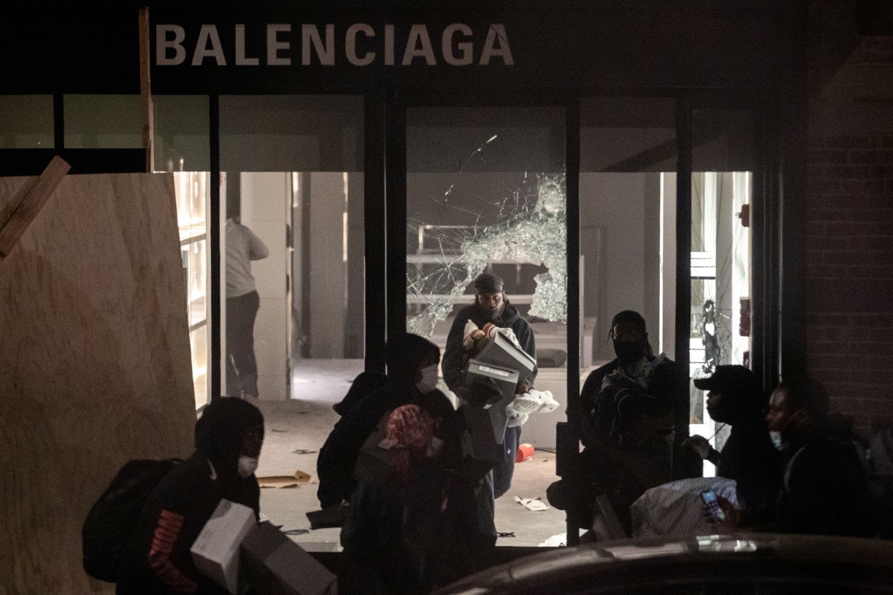 Η σιωπηλή Τρίτη, η περίπτωση Virgil Abloh και τα λογότυπα της ταραχής