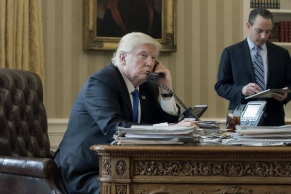Σάλος με τα τηλεφωνήματα του Τραμπ – Ποια ηγέτιδα αποκάλεσε «ηλίθια»