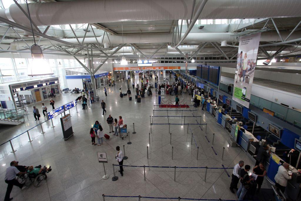 Τουρισμός : Φτάνουν οι πρώτες πτήσεις στα αεροδρόμια – Τα μέτρα και οι νέοι κανόνες
