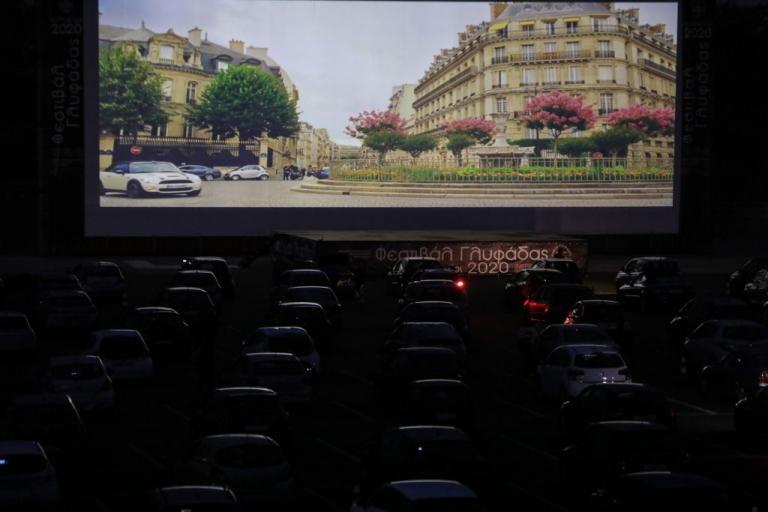 Drive in σινεμά στη Γλυφάδα: Πρεμιέρα με ρομαντική ταινία και πανσέληνο