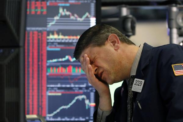 Πανικός γκρεμίζει τη Wall Street – Πτώση 1.861 μονάδων για τον Dow Jones