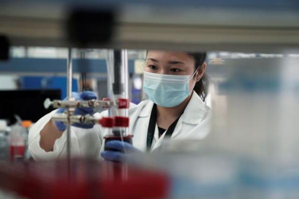 Κοροναϊός : Πόσο επηρεάζουν τη διασπορά του η θερμοκρασία και η υγρασία