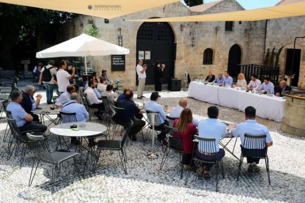 ΚΙΝΑΛ: Να διορθωθεί η ΚΥΑ για τους εποχικούς εργαζόμενους στον τουρισμό