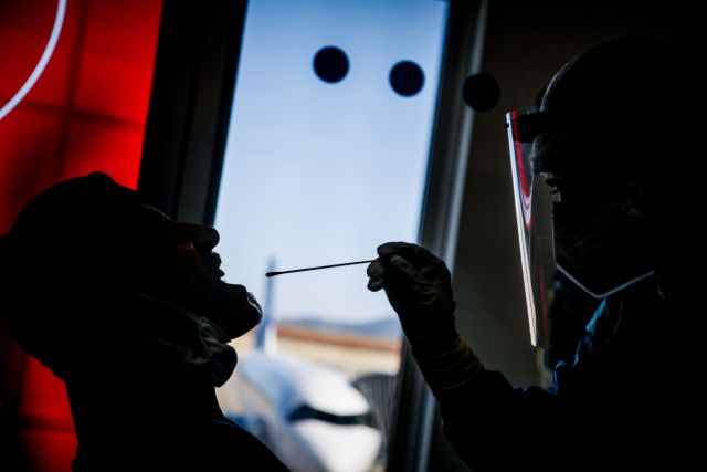 Κοροναϊός : «Σε ετοιμότητα» η κυβέρνηση μετά την αύξηση των κρουσμάτων – Σε ποιες περιοχές χτυπά συναγερμός