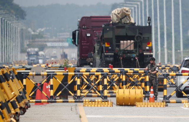 Β. Κορέα : Απειλεί να στείλει στρατό στα σύνορα - Απορρίπτει την πρόταση για αποστολή ειδικού απεσταλμένου