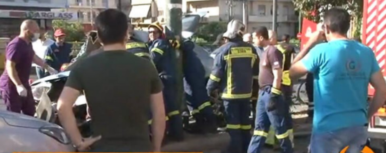 Σοβαρό τροχαίο στη Συγγρού – Εγκλωβίστηκε γυναίκα