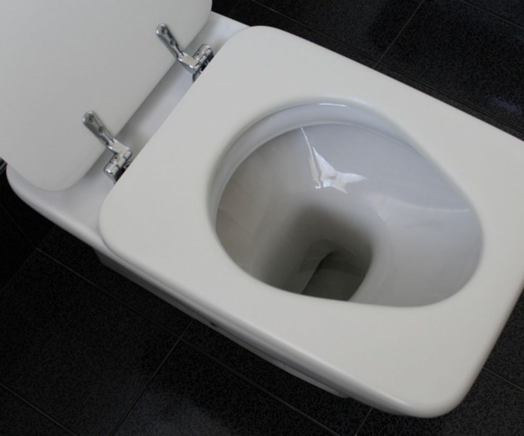 Καζανάκι τουαλέτας - Κοροναϊός : Οι κίνδυνοι αν το πατήσετε χωρίς να κλεισετε το καπάκι