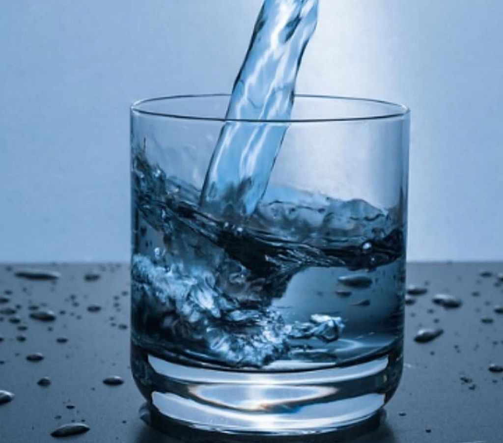 Νερό : Ο λόγος που θα σε κάνει να πίνεις με το που ξυπνάς