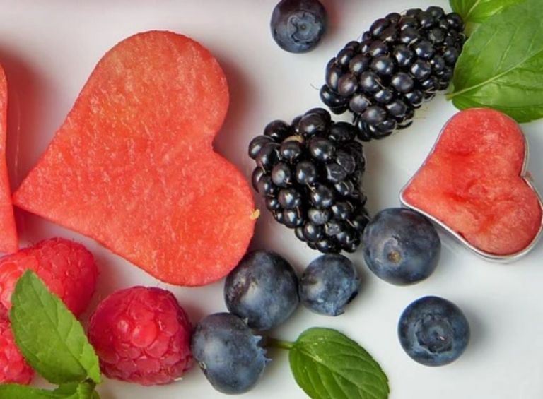 Δείτε πόσες θερμίδες έχουν τα καλοκαιρινά φρούτα