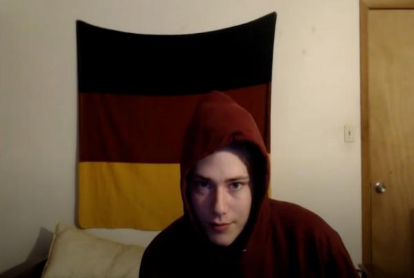 Νεαρός καταγράφει σε κάμερα σχιζοφρενικό επεισόδιο