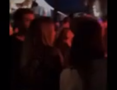 Απίστευτος συνωστισμός σε πολύ γνωστό bar restaurant στη Βάρκιζα