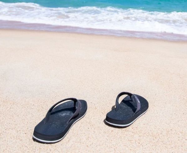 Έτσι θα πλύνετε τις παντόφλες σας για να είναι σαν καινούργιες