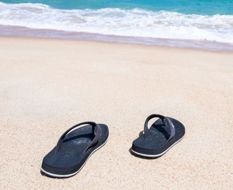 Έτσι θα πλύνετε τις παντόφλες σας για να είναι σαν καινούργιες